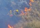 Bomberos continúan trabajando para apagar el incendio en el Parque Nacional Quebrada del Condorito