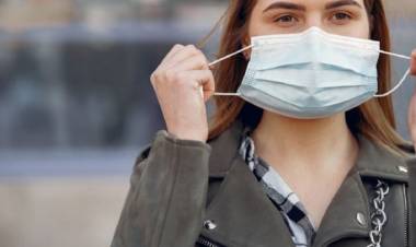 Córdoba no flexibilizará el uso del barbijo en la vía pública