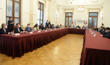 Bernarte participó de la firma del convenio para la obra del acueducto interprovincial Santa Fe-Córdoba