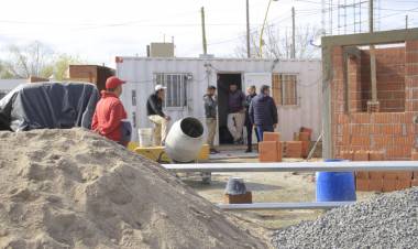 Avanza la construcción del Centro Deportivo, Recreativo y Social en barrio Parque