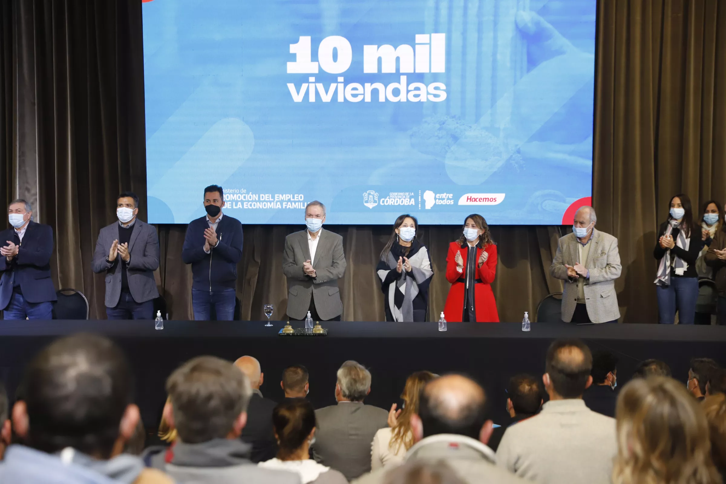 Schiaretti firmó convenios con 387 municipios por 10 Mil Viviendas