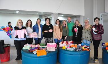 Nueva entrega de las “manos tejedoras”