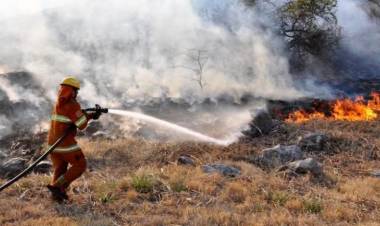 Bomberos contuvieron tres focos de incendios en el interior cordobés