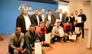 La ciudad distinguió a deportistas y empresarios