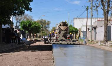 Comenzó la pavimentación para completar barrio Cottolengo