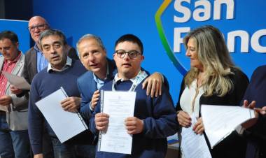 Bernarte entregó reconocimientos a deportistas de la ciudad