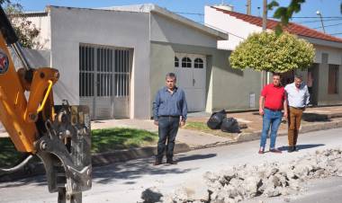 Avanzan los trabajos de refuncionalización del sistema cloacal en barrio Vélez Sarsfield