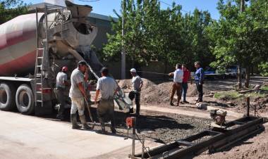 Culminan los trabajos de cordón cuneta en barrio Altos del Prado