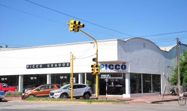 Ya funciona un nuevo semáforo en la ciudad