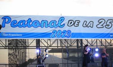 Exitosa primera noche de la Peatonal de la 25