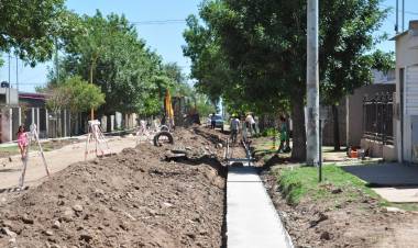 Cordón cuneta: En San Cayetano la obra no se detiene