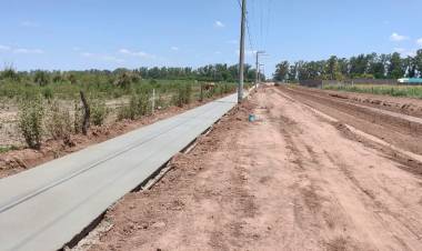 Continúa avanzando la obra de pavimentación del camino principal a Plaza San Francisco