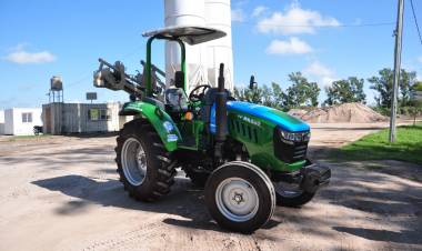 Nuevo tractor se incorpora al Parque Automotor Municipal