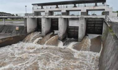 Reducen evacuación de agua en el dique Piedras Moras