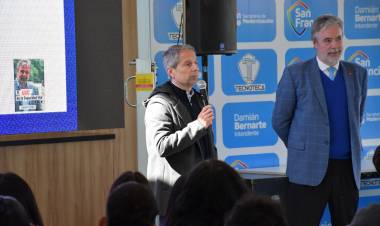 500 alumnos de 5º año de la ciudad participaron de charla sobre seguridad vial de motovehículos