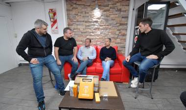 Programa Deporte Educativo Natación: Bernarte junto a autoridades del Club San Isidro firmaron un convenio