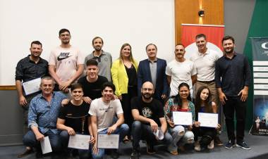 Se entregaron certificados de las capacitaciones de la Escuela Profesional de Oficios