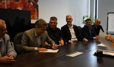 Se concretó la firma de la escritura traslativa de dominio de 63 ha. en el Parque Industrial