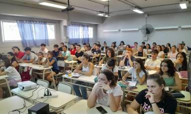 Ingreso 2024: El CRES reabrió sus puertas para recibir la documentación de inscripciones a las carreras universitarias
