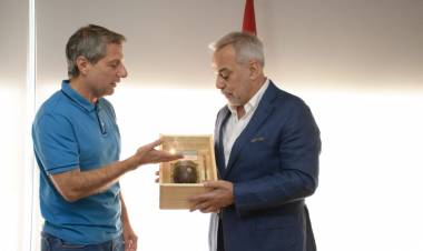 Daniel Zovatto visitó la ciudad y fue recibido por el intendente Damián Bernarte