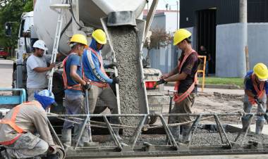 Comenzó la pavimentación de calle Bv. Buenos Aires entre Roma y Av. Güemes