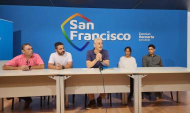 El municipio entregó resoluciones a los vecinos para la conexión al servicio de cloacas 