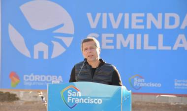 Bernarte entregó cinco viviendas semilla en la ciudad