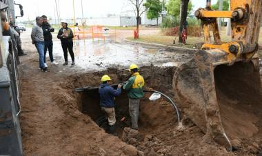 Bernarte supervisó la obra de cloacas en barrios Las Rosas y Casonas del Bosque