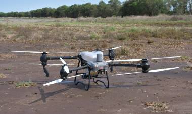 Se firmó el convenio con AKRON por el dron fumigador