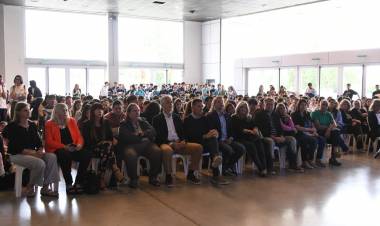 Con gran cantidad de público se llevó adelante la charla – taller “El Bienestar Digital es Tarea de Todos. Apuestas en línea”