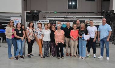 Se entregaron los certificados a los adultos mayores participantes de los talleres municipales