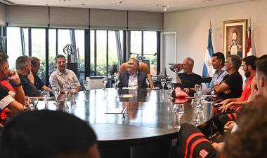 Los Halcones Rojos fueron recibidos por el gobernador Martín Llaryora