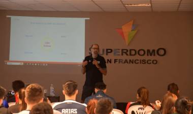 Daniel Castellani brindó una amplia capacitación en el Superdomo