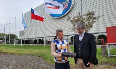 Bernarte recorrió empresas chilenas para intercambiar ideas y proyectos