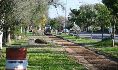 La Municipalidad dio comienzo a la construcción de un nuevo sendero peatonal en el Paseo del Ferrocarril