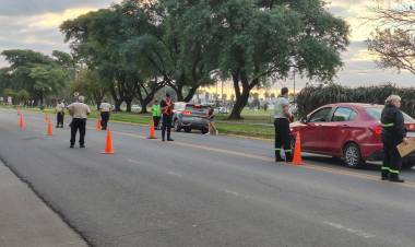 Controles vehiculares en Av. Cervantes: los conductores ya exhiben las licencias digitales