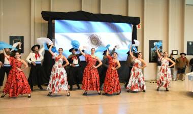 En el 215° aniversario de la Revolución de Mayo, Bernarte brindó su mensaje en el Superdomo
