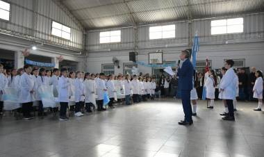 Bernarte participó del acto del Día de la Bandera en la Escuela Primera Junta y anunció obras para el establecimiento