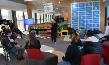 Estudiantes de Quebracho Herrado visitaron Tecnoteca
