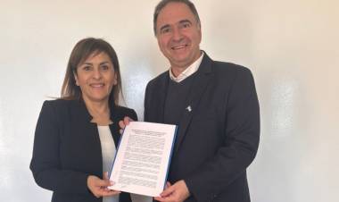 Córdoba y Santa Cruz sellan un acuerdo para fortalecer la educación pública