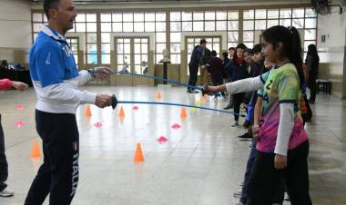 Convenio San Francisco-Pinerolo: más escuelas primarias participan en jornadas deportivas de esgrima
