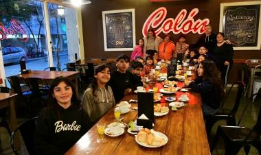 Los Pekeñitos vivieron una tarde especial en Confitería Colón
