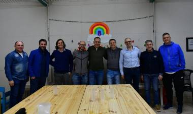 Bernarte y parte de su equipo de gobierno visitaron los barrios Maipú y 20 de Junio