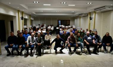 Se entregaron los certificados del curso de entrenador de fútbol infantil