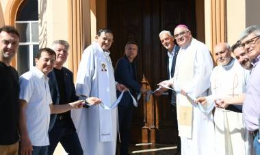 Bernarte inauguró la restauración de la Iglesia San Francisco de Asís de Plaza San Francisco