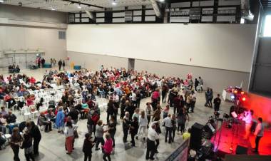 Gran cierre de “Domingos Diferentes 2025” y entrega de certificados a Adultos Mayores en el Superdomo San Francisco