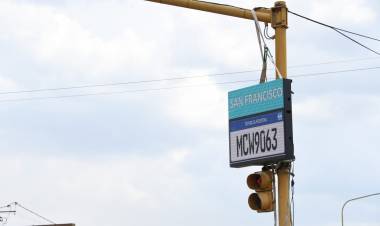 Mejoras en seguridad: municipio instala pantallas led detectoras de patentes en semáforos