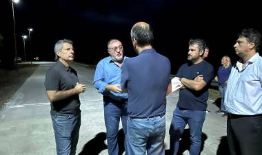 San Francisco y Frontera habilitaron luminarias con tecnología LED solar en el acceso del camino interprovincial hacia la Autovía 19