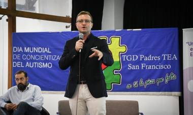 Especialista presentó un nuevo enfoque para el tratamiento del autismo
