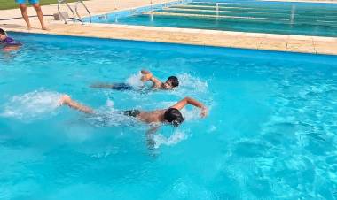 “Olas de Aprendizaje”: el proyecto que acerca a los jóvenes a la natación